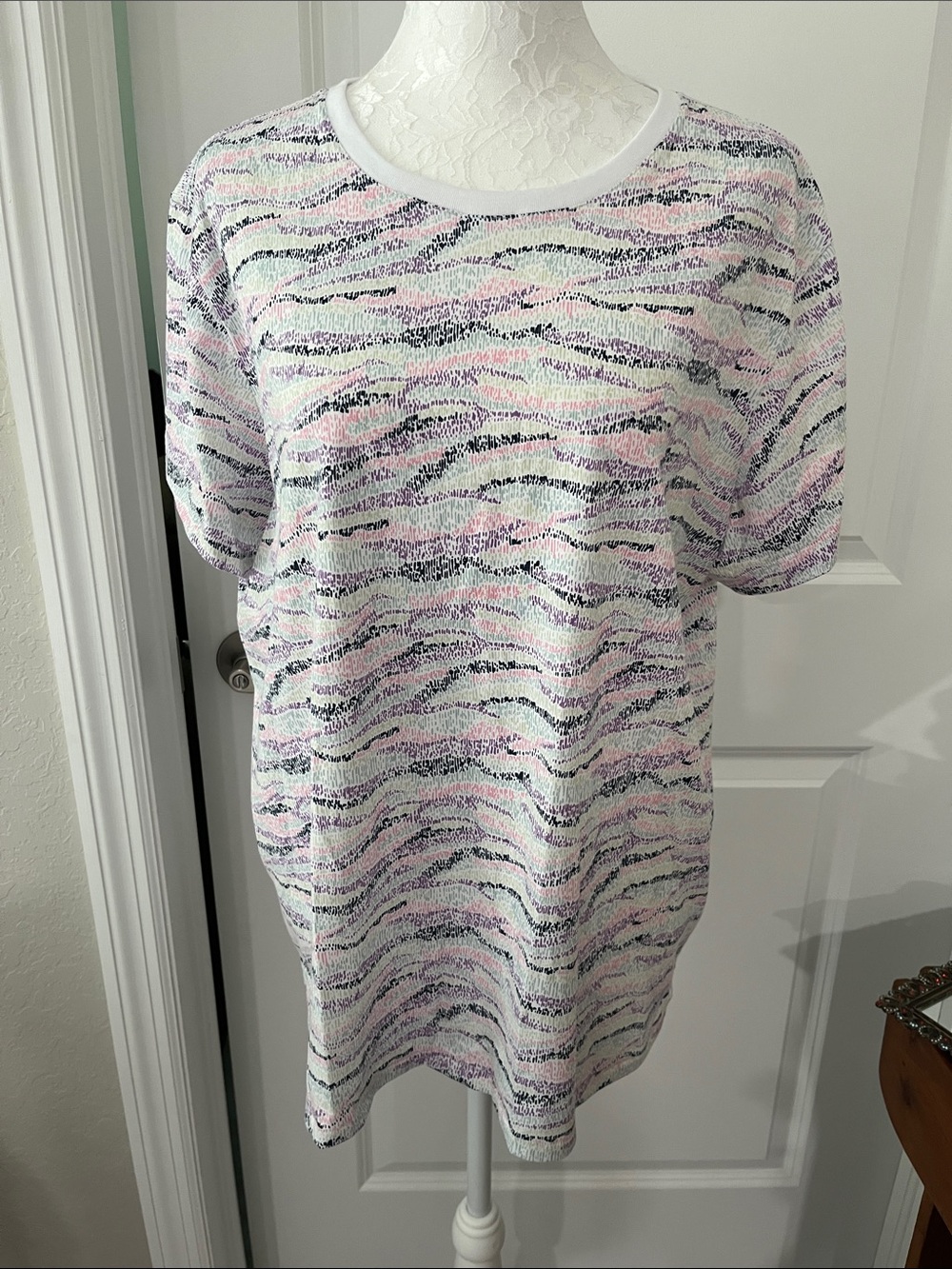 Eddie Bauer Short Sleeve Crewneck — White with Pink & Lavender Stripes NWOT XL